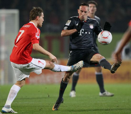 他肩负着不 他肩负着不